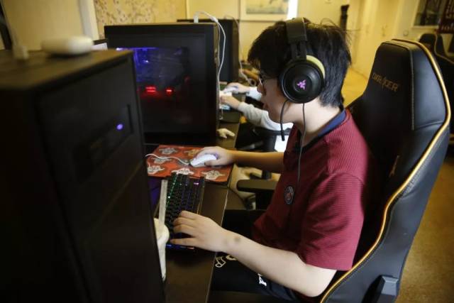 Qianshi宣布退役：也许我们会以不同的身份再相见！谢谢