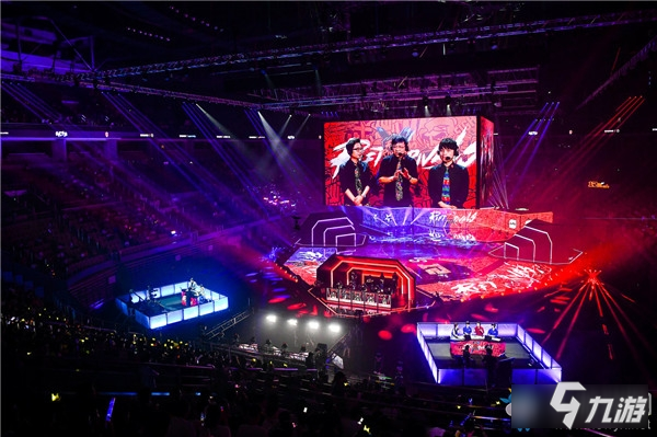 得分领先！ Hope 在团战中的终极技能造成了爆炸性的AOE伤害， Anyone's Legend 首先取得了赛点