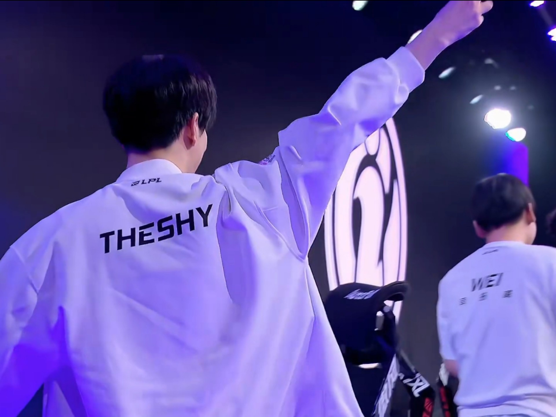 【lpl战报】V5 2-0 UP：Photic德莱文砍翻全场 V5轻取UP晋级季后赛